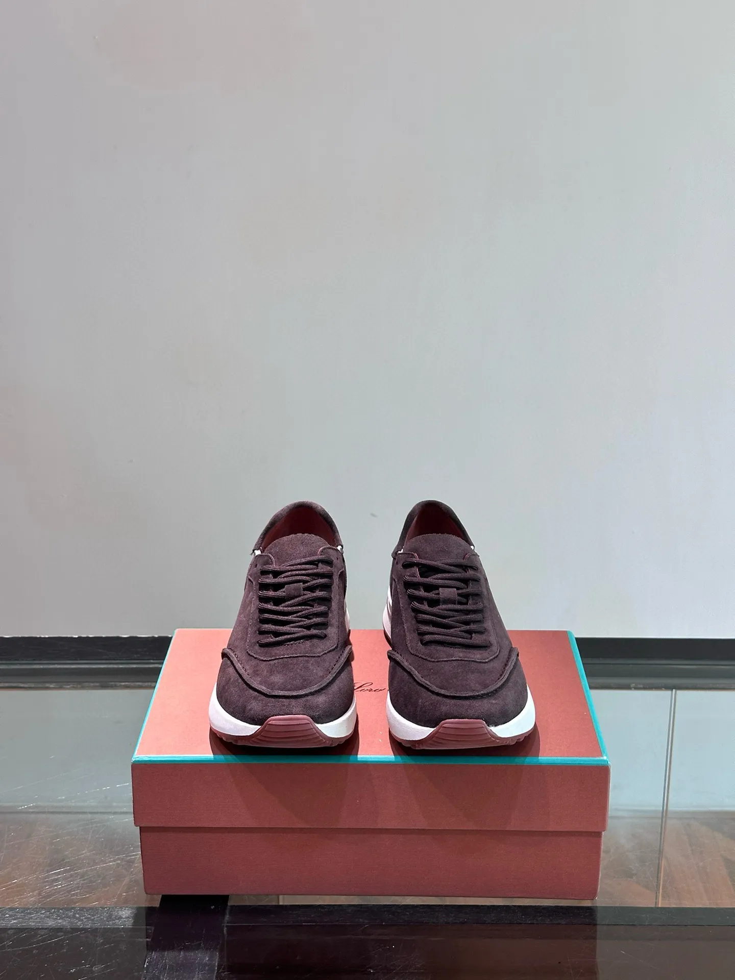 Factory price: 540💰Loro men's shoes💰iana niche Loro classic jogging shoes, men's lace-up casual shoes and sneakers, high-quality lightweight and comfortable fabrics, suitable for outdoor leisure, the color scheme is young and energetic, and it looks great with sportswear or casual suits! Size: 39-46 (customized sizes of 45 and 46 are non-refundable)